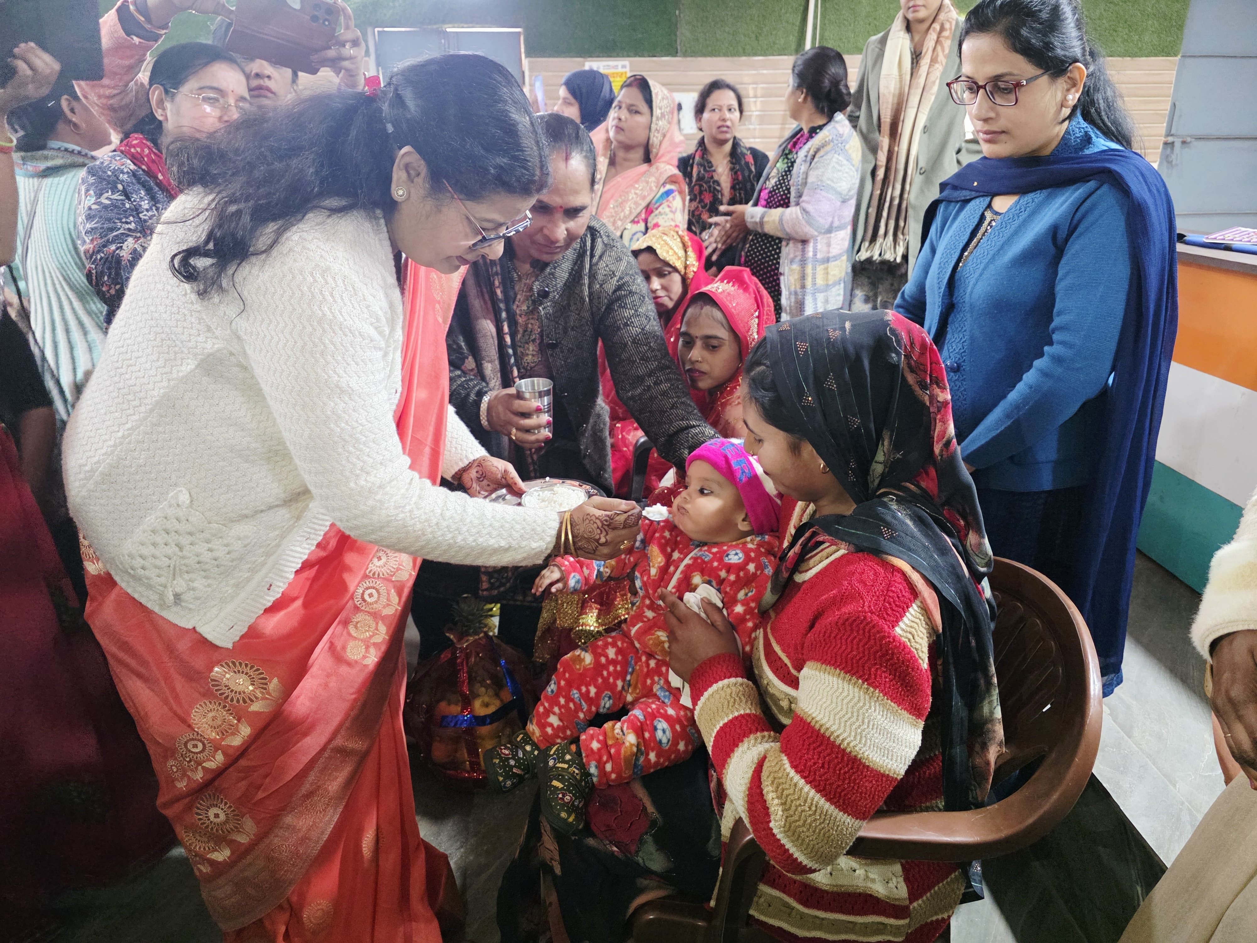 KASGANJ NEWS गोद भराई एवं अन्नप्राशन कार्यक्रम का आयोजन, गर्भवती माताओं व शिशुओं के स्वास्थ्य पर दिया  जाया विशेष जोर- रेनू गौड