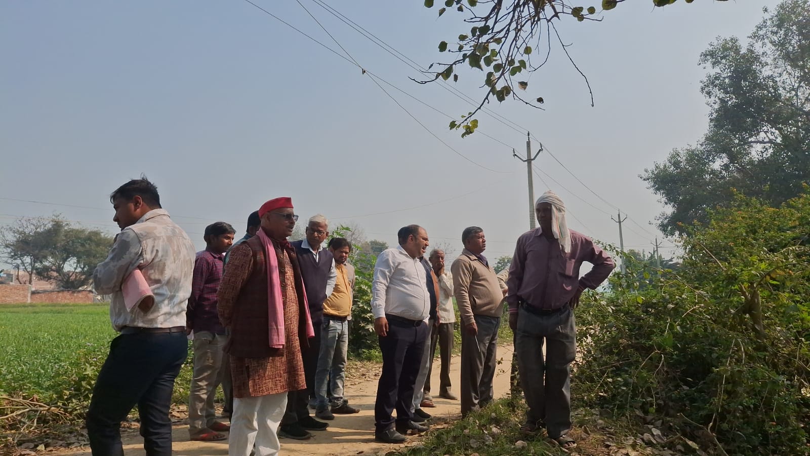 KASGANJ NEWS फरीदपुर में ग्राम समाज की भूमि से अवैध कब्जा हटाया, तहसील प्रशासन ने कराई पैमाइश