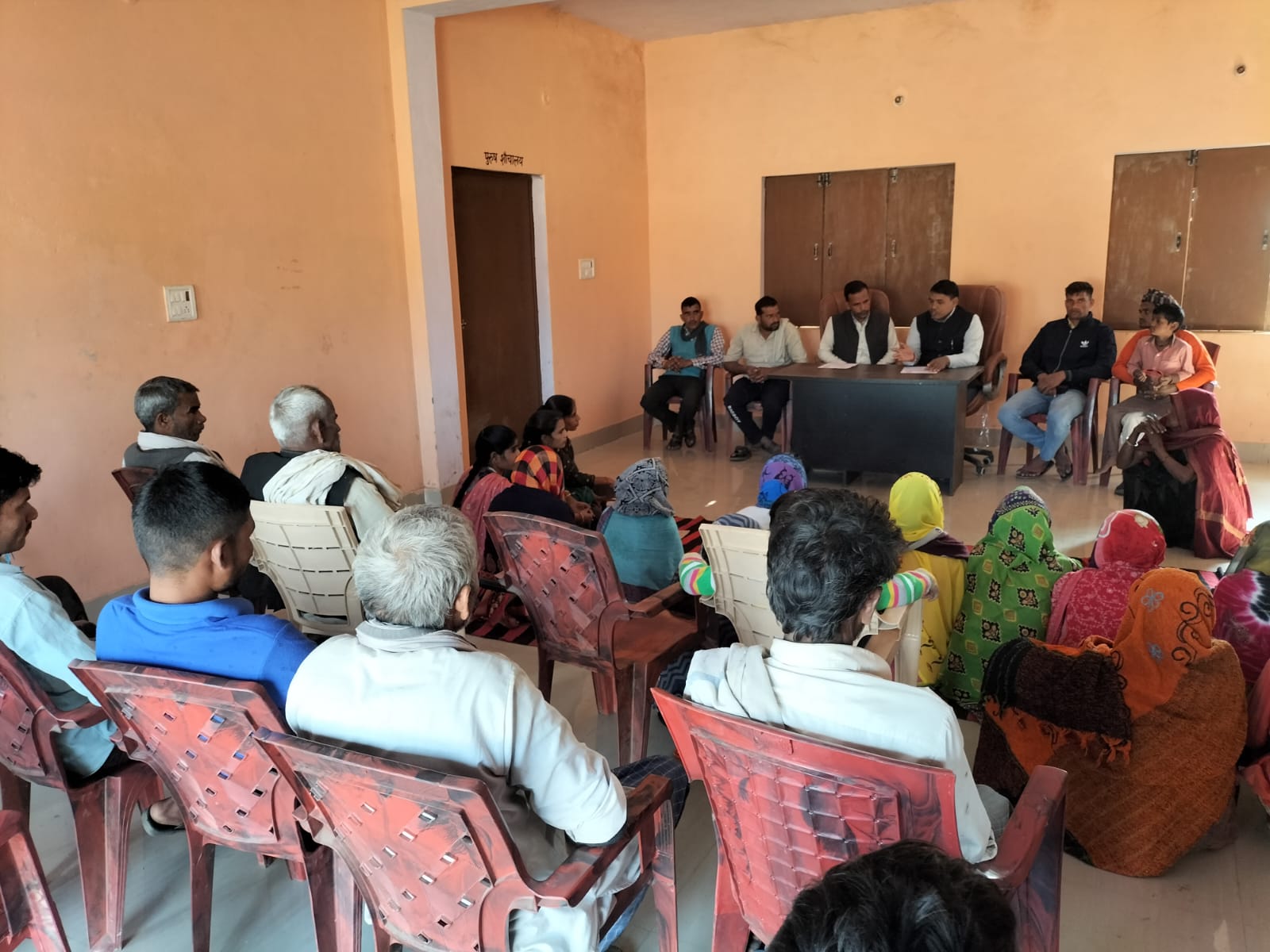 Badaun News :बदायूं में ग्राम चौपाल: 30 शिकायतों का मौके पर समाधान, ग्रामीणों को योजनाओं की जानकारी