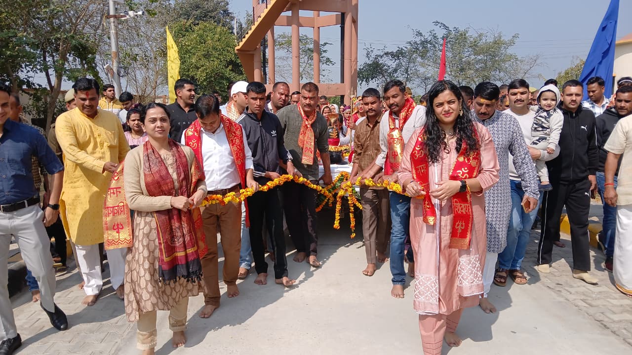 KASGANJ NEWS महाशिवरात्रि पर पुलिस लाइन में शिव परिवार की मूर्ति स्थापित, एसपी अंकिता शर्मा ने शोभायात्रा निकाल कर किया विधि-विधान से पूजन