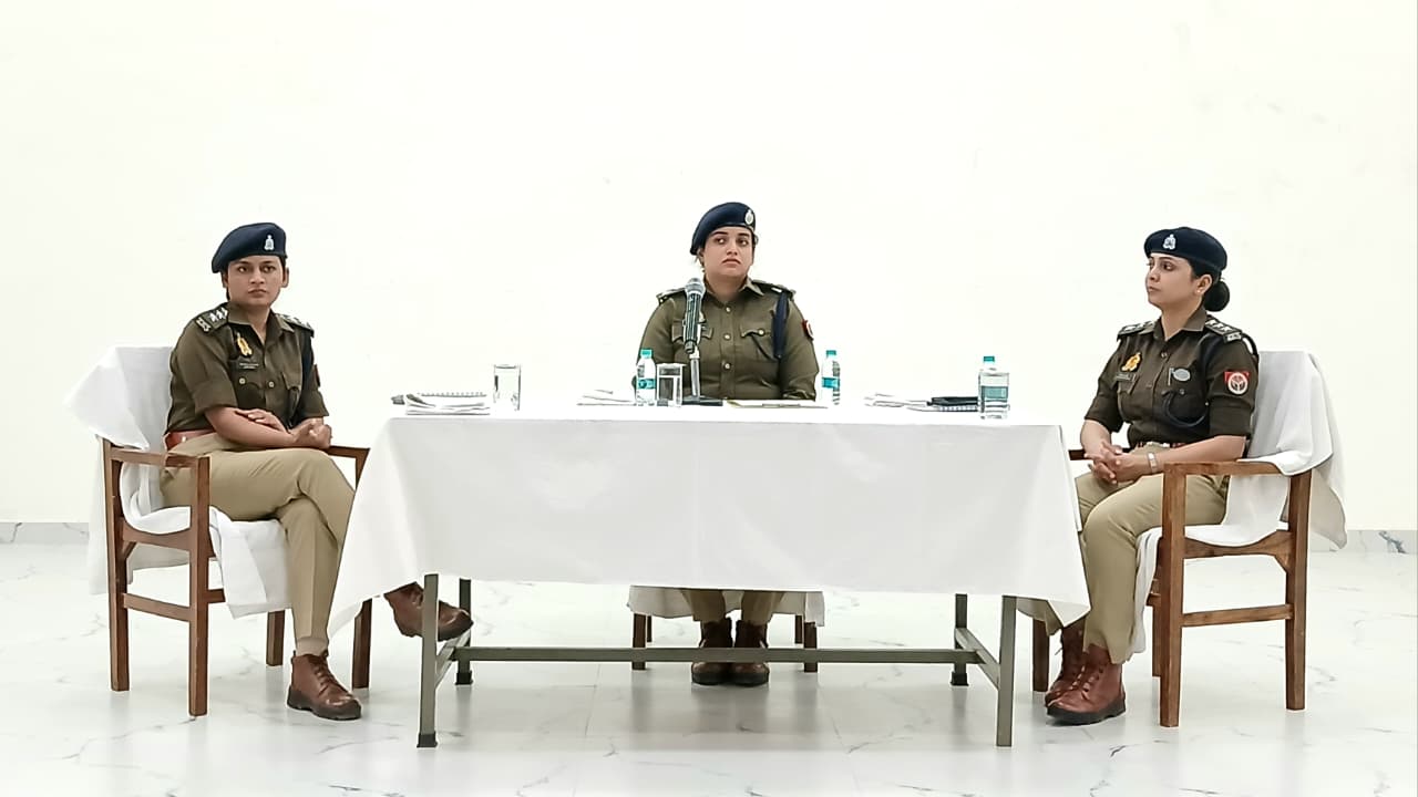 KASGANJ NEWS कासगंज पुलिस लाइन में प्रशिक्षणाधीन रिक्रूट आरक्षियों की गोष्ठी, एसपी अंकिता शर्मा ने दिया अनुशासन और बेहतर पुलिसिंग का संदेश