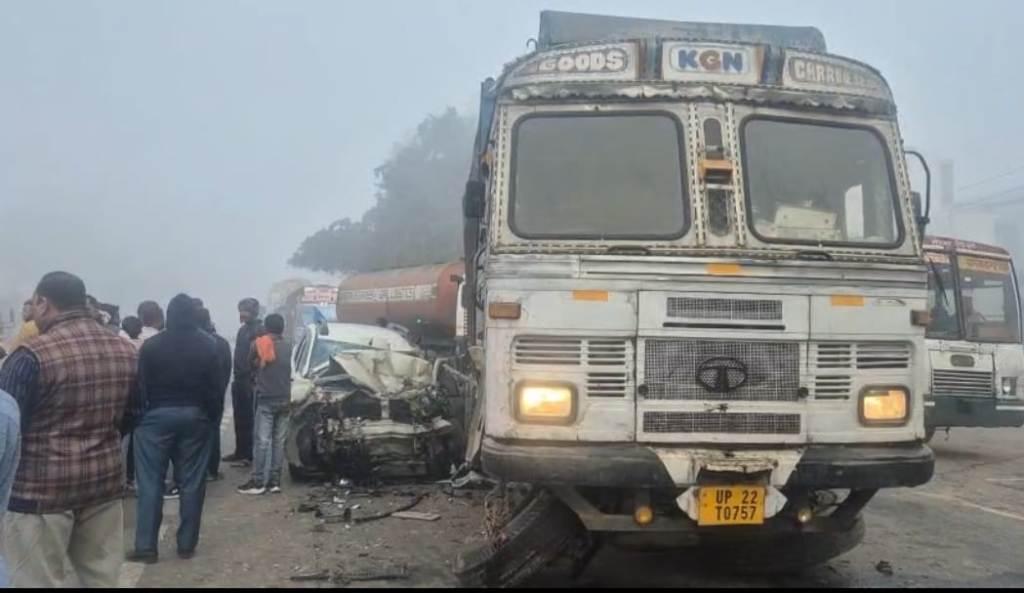 Bareilly News : मीरगंज में भीषण सड़क हादसा: ट्रक ने कार को मारी टक्कर, चालक गंभीर घायल