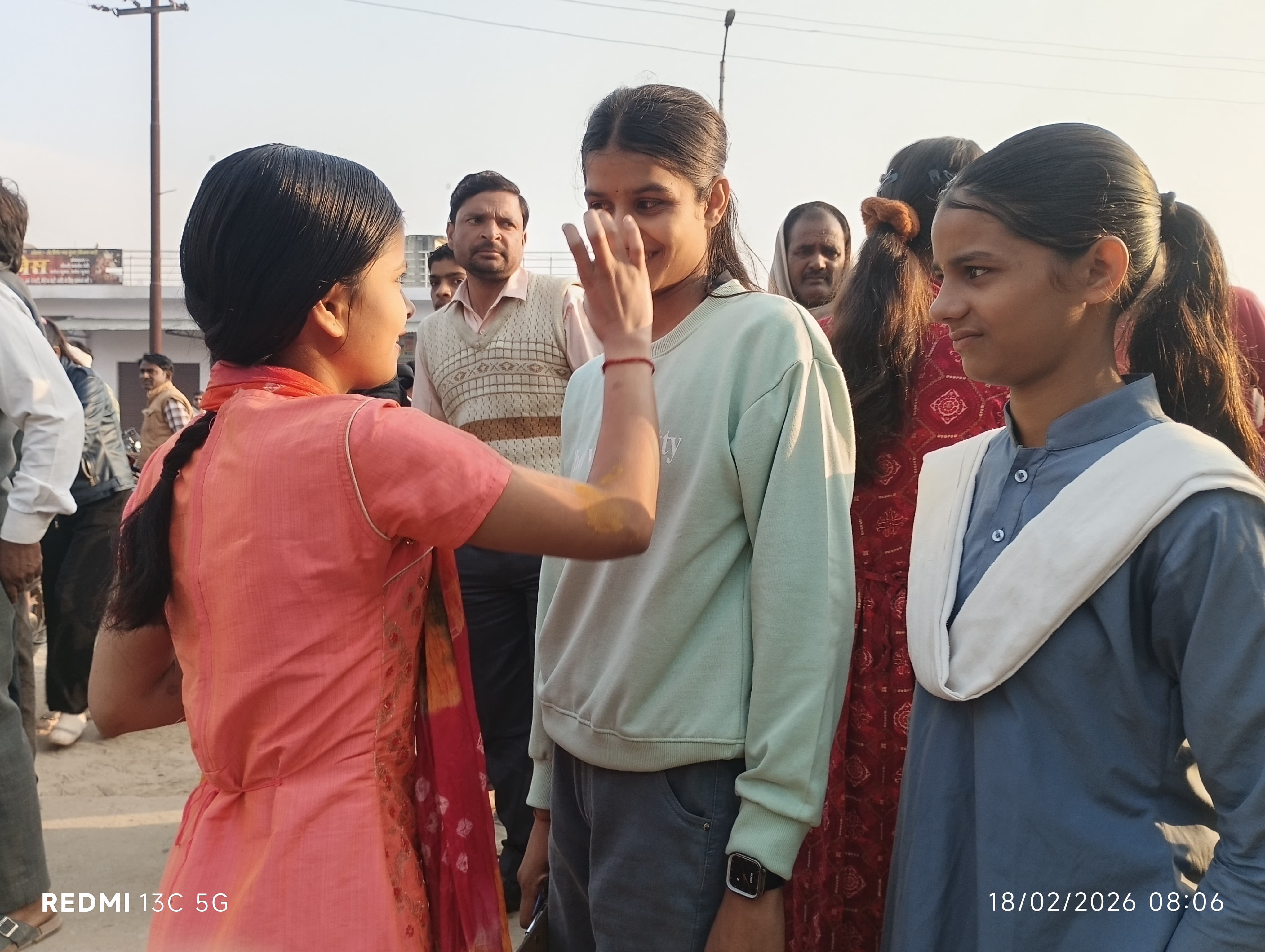 KASGANJ NEWS पटियाली में एबीवीपी कार्यकर्ताओं ने बोर्ड परीक्षार्थियों का रोली-तिलक से किया स्वागत, बढ़ाया उत्साह