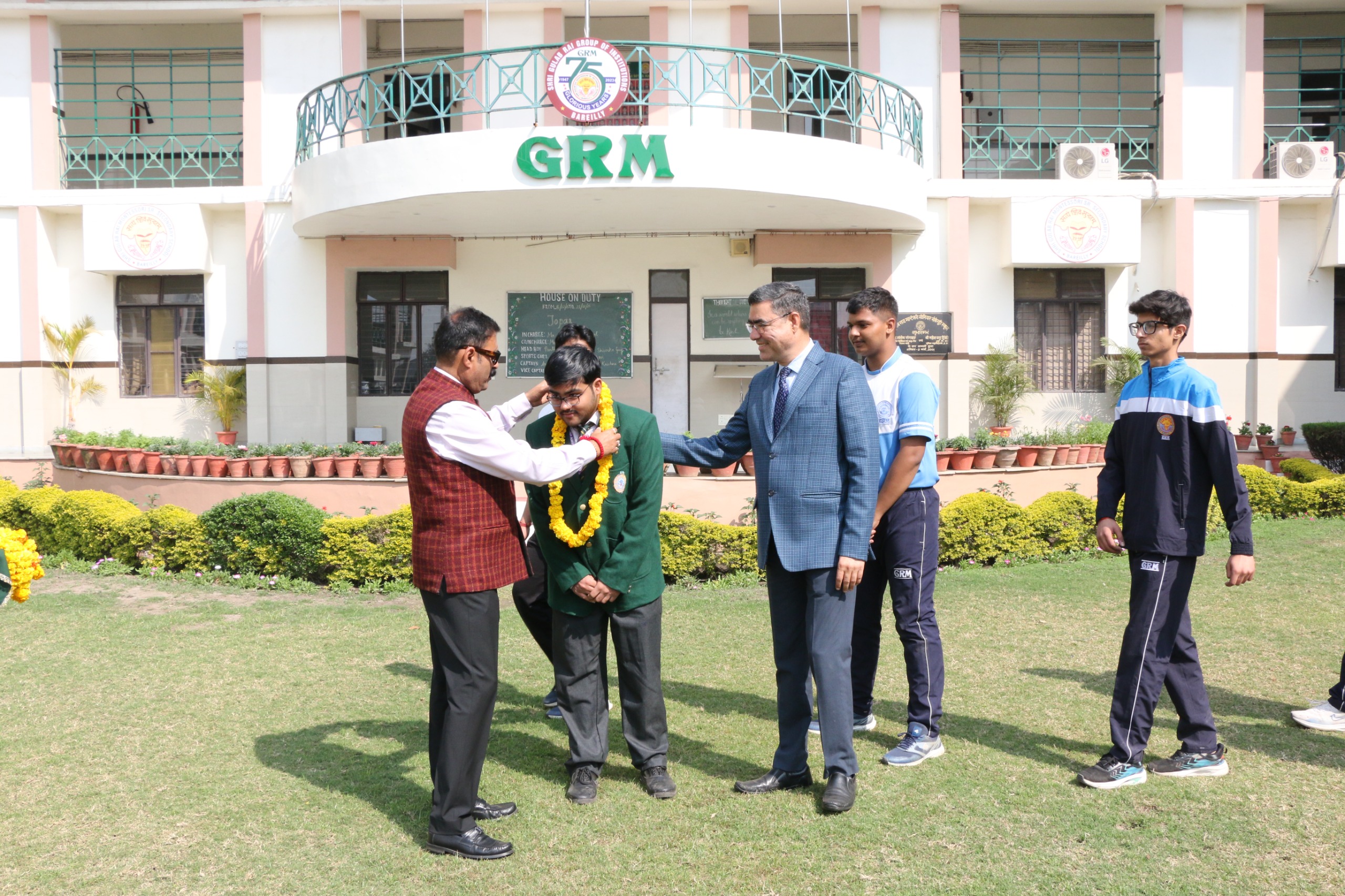 Bareilly News: जीआरएम के 18 छात्रों ने जेईई में लहराया परचम 