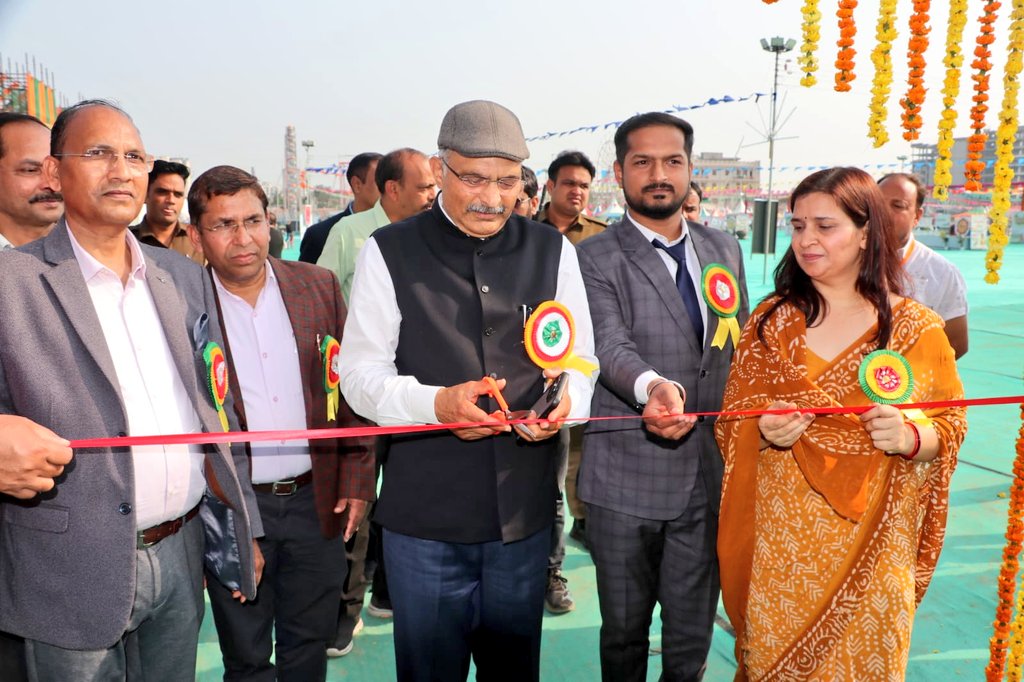 ताज महोत्सव में प्रकृति का जादू, पुष्प प्रदर्शनी ने जीता दिल