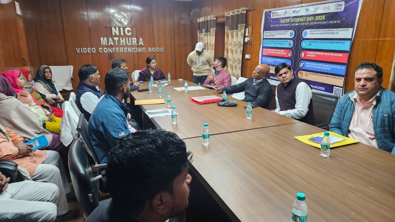 किसानों को मिली क्षतिपूर्ति सहायता राशि, अफसराें ने देखा सीधा प्रसारण