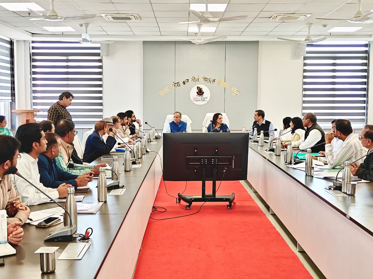 Mathura News- विकास कार्यों में लापरवाही न करें अधिकारी, पकड़े जाने पर होगी सख्त कार्रवाई