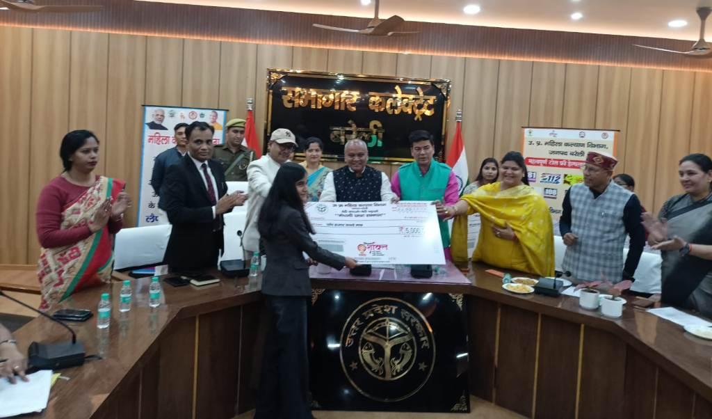 Bareilly news : बेटी बचाओ-बेटी पढ़ाओ योजना में मेधावी छात्रा सम्मानित, बरेली में बालिकाओं में चौथा स्थान हासिल