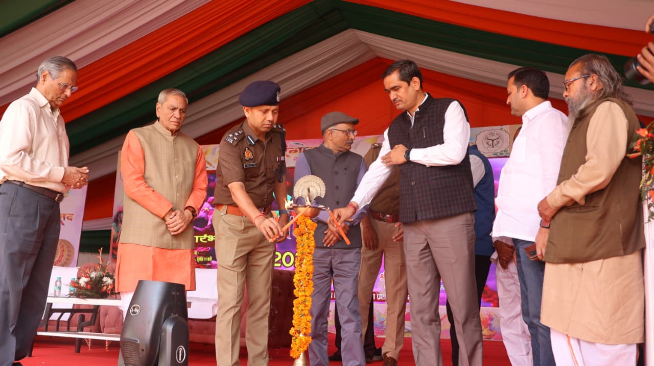 Mathura News: श्री राधा रानी और श्रीकृष्ण को परिवार का सदस्य मानते हैं ब्रजवासी 