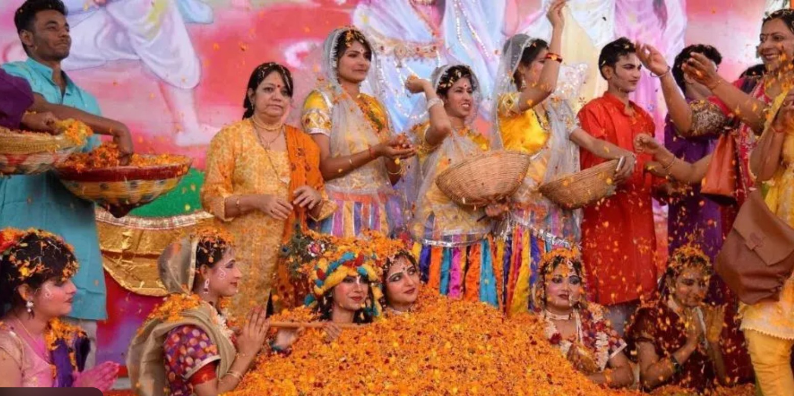 रंगभरी एकादशी पर मथुरा में बरसा दिव्य रंग, लठामार होली ने रचा इतिहास