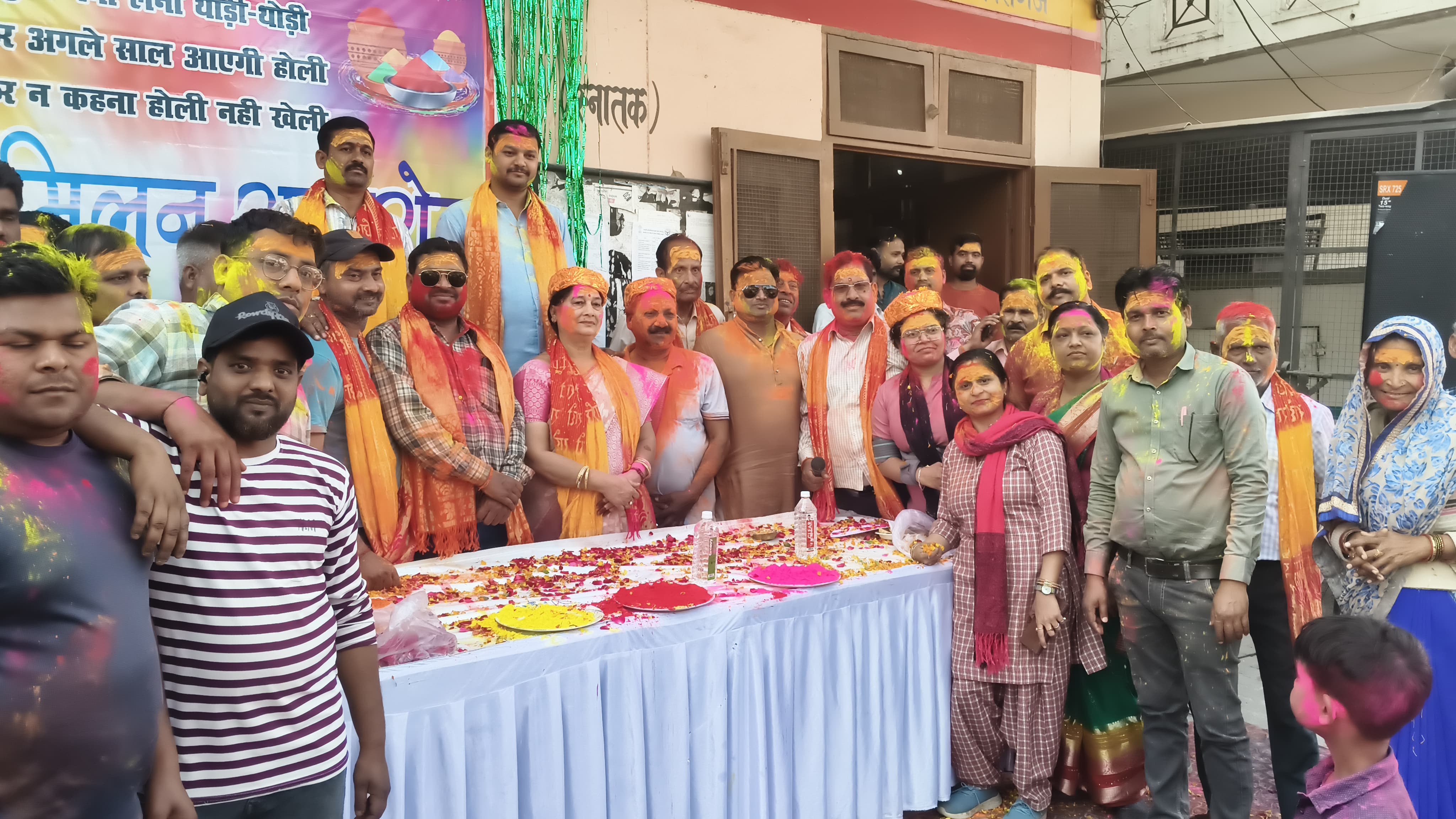 KASGANJ NEWS नगर पालिका परिषद कासगंज में धूमधाम से मनाया गया होली मिलन समारोह, कर्मचारियों ने बढ़ाया उत्साह