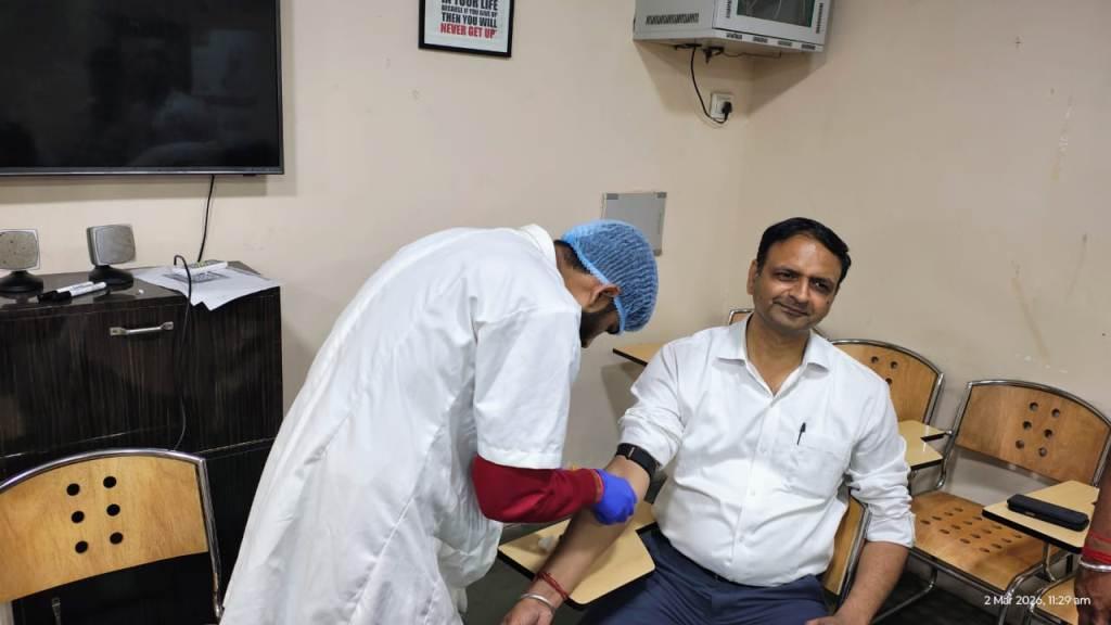 Bareilly News : धामपुर बायो ऑर्गेनिक्स लिमिटेड में निःशुल्क स्वास्थ्य जांच शिविर, 110 कर्मचारियों ने कराया परीक्षण