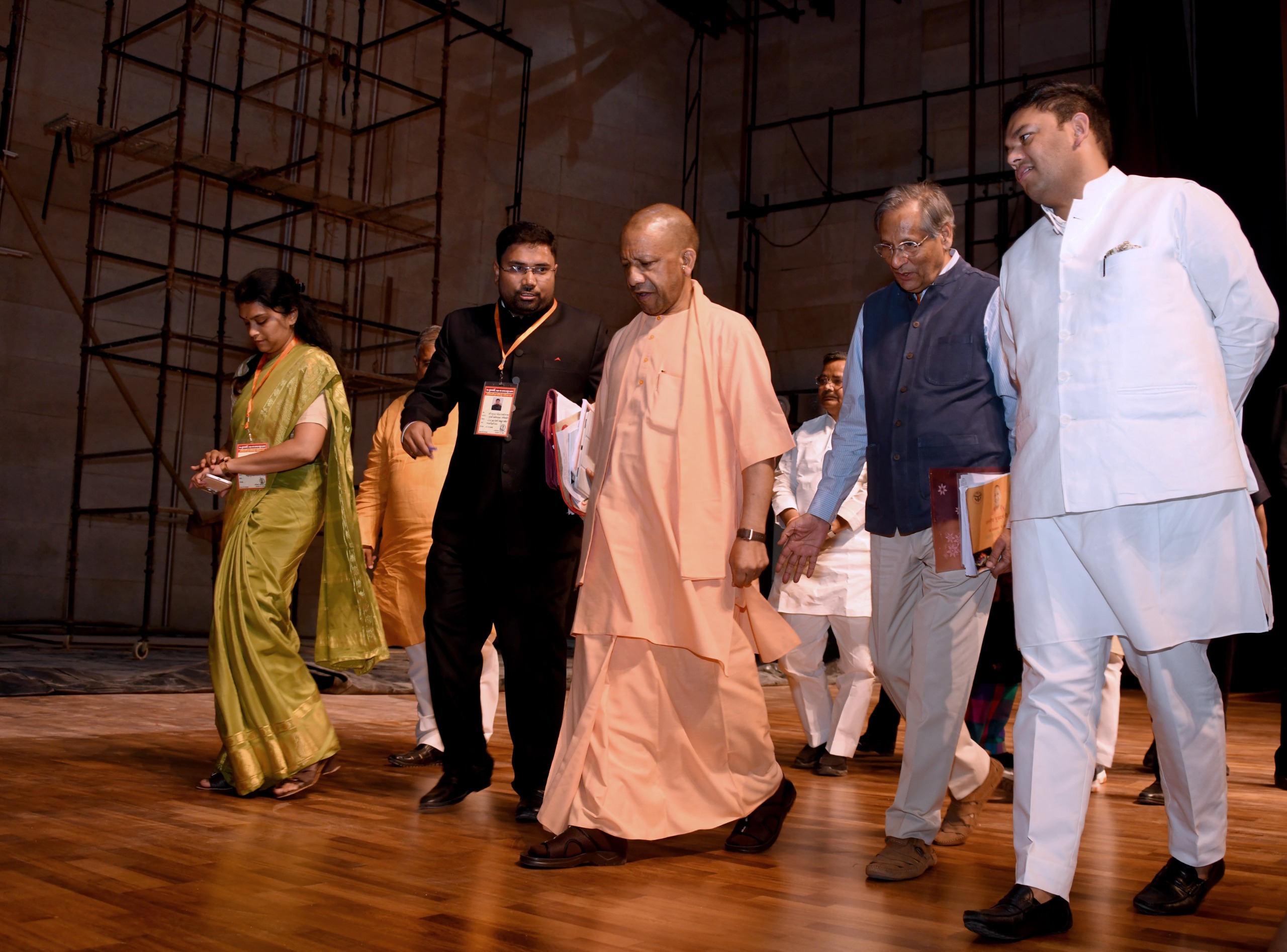 श्रीकृष्ण जन्मभूमि पहुंचे सीएम योगी, विधि-विधान से की पूजा-अर्चना 