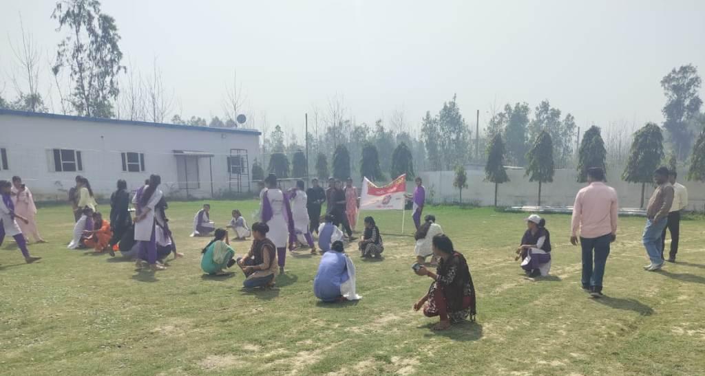Bareilly News: मुक्ता प्रसाद डिग्री कॉलेज शाही में एनएसएस शिविर के छठे दिन खेलकूद प्रतियोगिता आयोजित