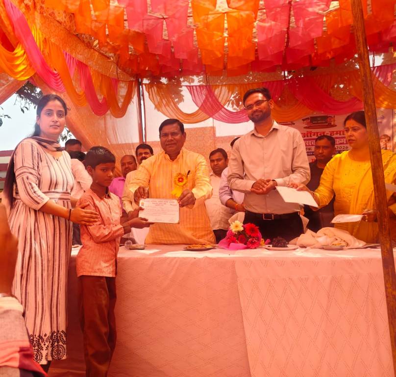 Bareilly News : मीरगंज में ‘हमारे आंगन हमारे बच्चे’ कार्यक्रम आयोजित, विधायक डॉ. डी.सी. वर्मा ने किया शुभारंभ