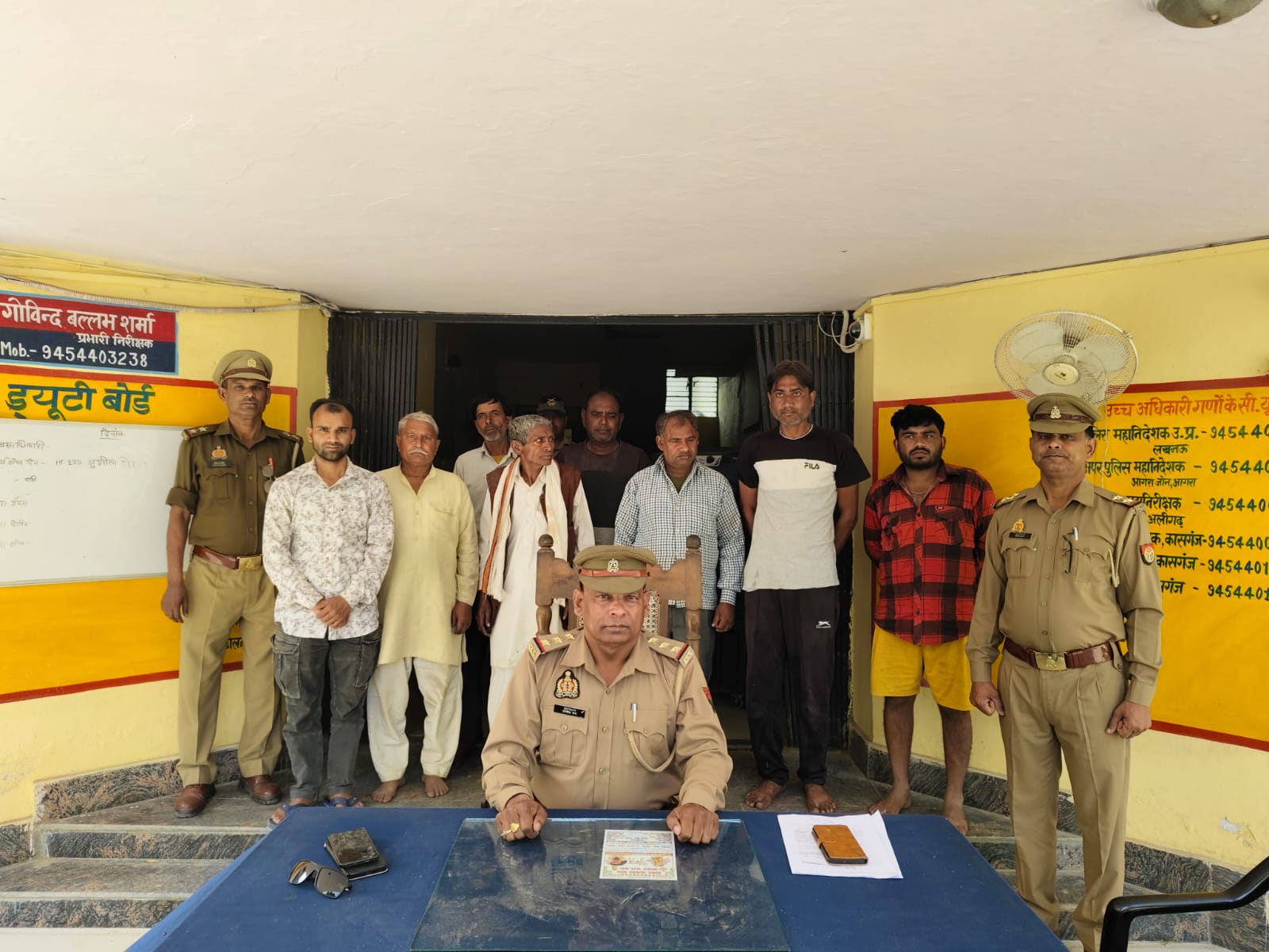 KASGANJ NEWS :ढोलना थाना पुलिस की कार्रवाई, 8 वारंटी गिरफ्तार कर न्यायालय में किया पेश