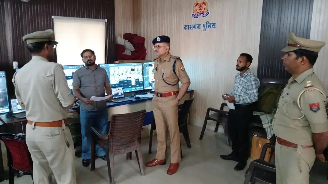 कासगंज के नवागत एसपी ओम प्रकाश सिंह ने कार्यालय का किया निरीक्षण, विभिन्न शाखाओं की व्यवस्थाएं परखी