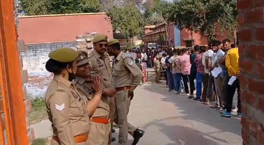 KASGANJ NEWS यूपीएससी परीक्षा में ‘मुन्ना भाई’ गिरोह की आशंका, कासगंज सहित प्रदेश भर में 24  संदिग्ध परीक्षार्थियों की फोटो पुलिस की सूची में