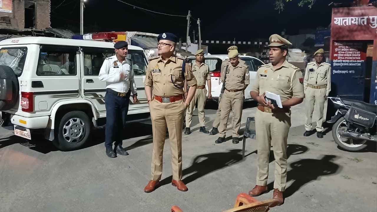 कासगंज के नवागत एसपी ओमप्रकाश सिंह का सख्त संदेश: अपराधियों के लिए जनपद में नहीं कोई जगह, देर रात में किया थाना क्षेत्रों व सीमाओं का निरीक्षण