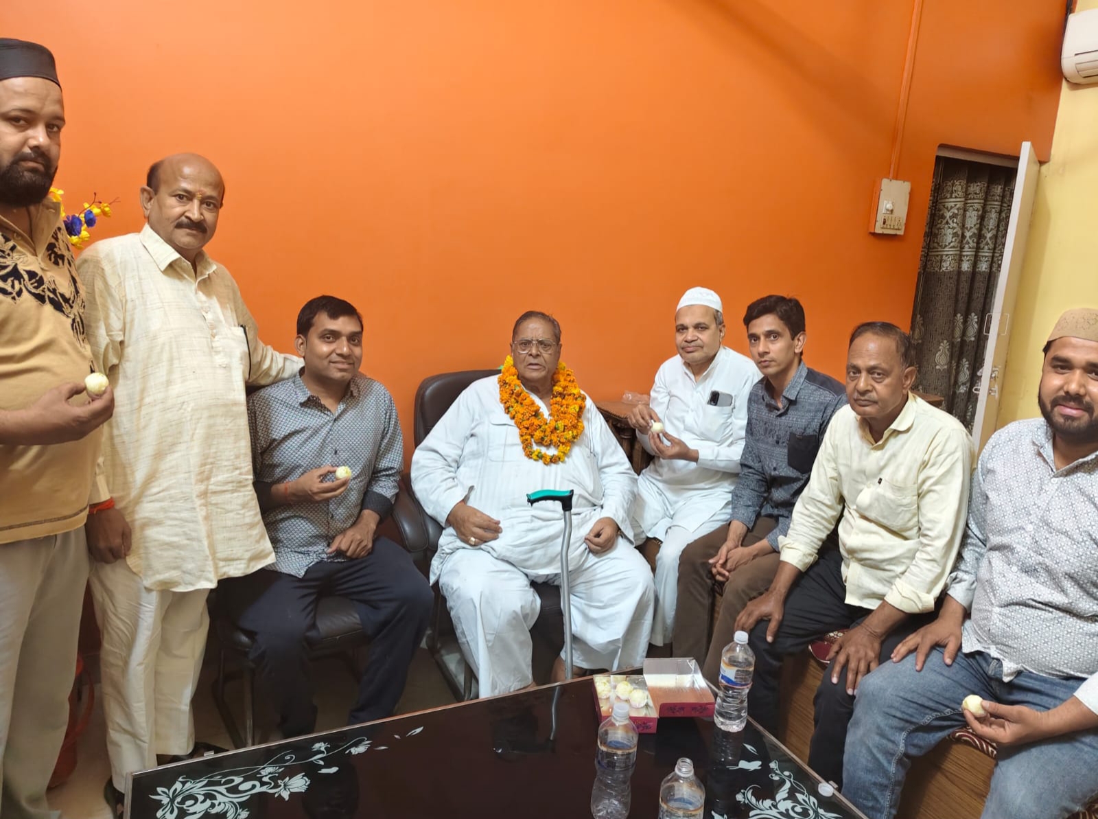 KASGANJ:गंजडुंडवारा में उद्योग व्यापार मंडल की बैठक हुई आयोजित, फूड लाइसेंस को आजीवन मान्यता के सरकार के फैसले पर जताया आभार