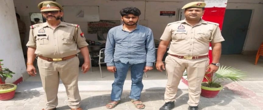 KASGANJ NEWS कासगंज पुलिस की बड़ी कार्रवाई: ट्रेनों में मोबाइल चोरी करने वाला आरोपी गिरफ्तार, नशीला पाउडर बरामद