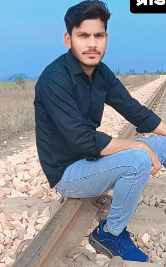 KASGANJ NEWS   अज्ञात वाहन की टक्कर से युवक की मौत, गर्भवती पत्नी और मासूम बेटे का छिना सहारा