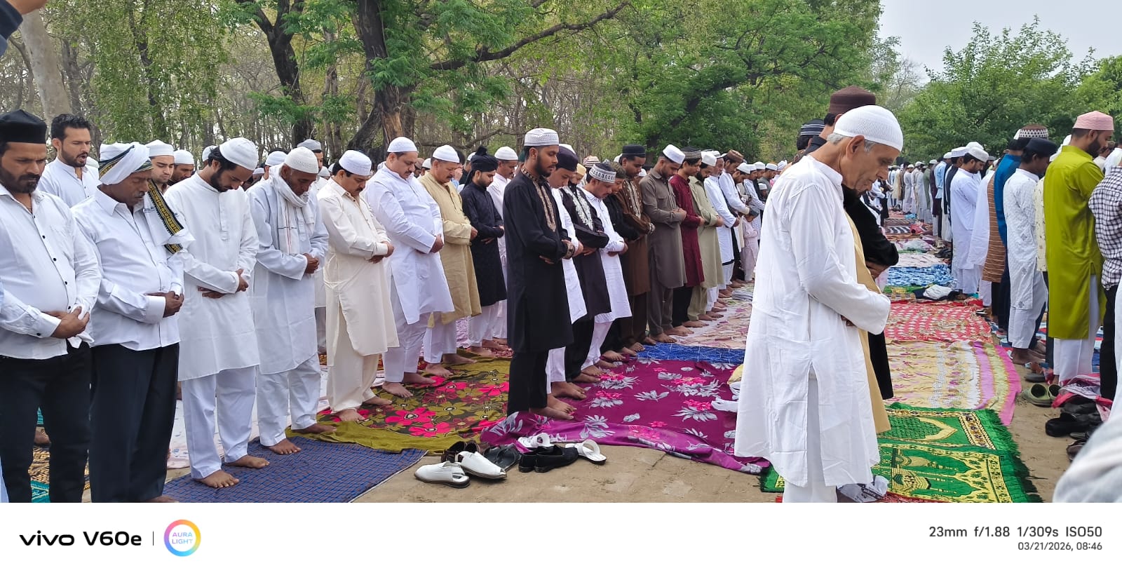 KASGANJ NEWS कड़ी सुरक्षा के बीच कासगंज में शांति और सौहार्द के साथ अदा हुई ईद की नमाज