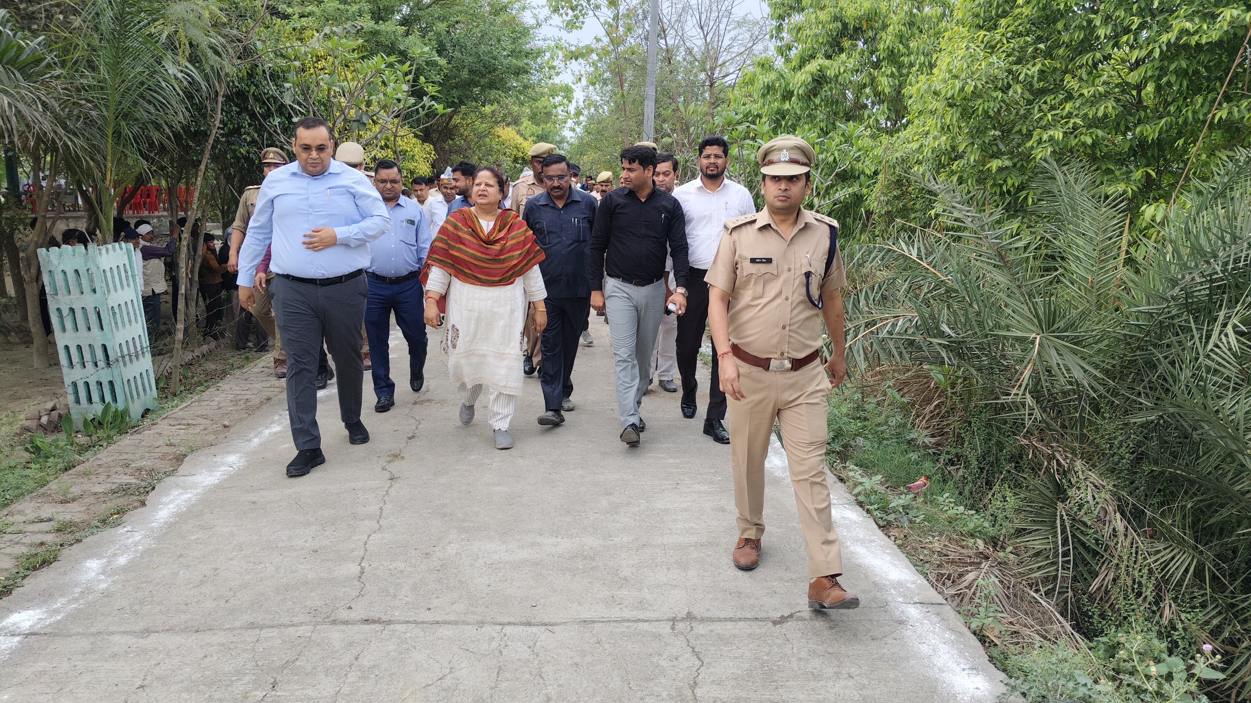 मंडलायुक्त संगीता सिंह ने किया दरियावगंज झील का निरीक्षण, प्रवासी पक्षियों के संरक्षण व सफाई व्यवस्था पर दिए सख्त निर्देश