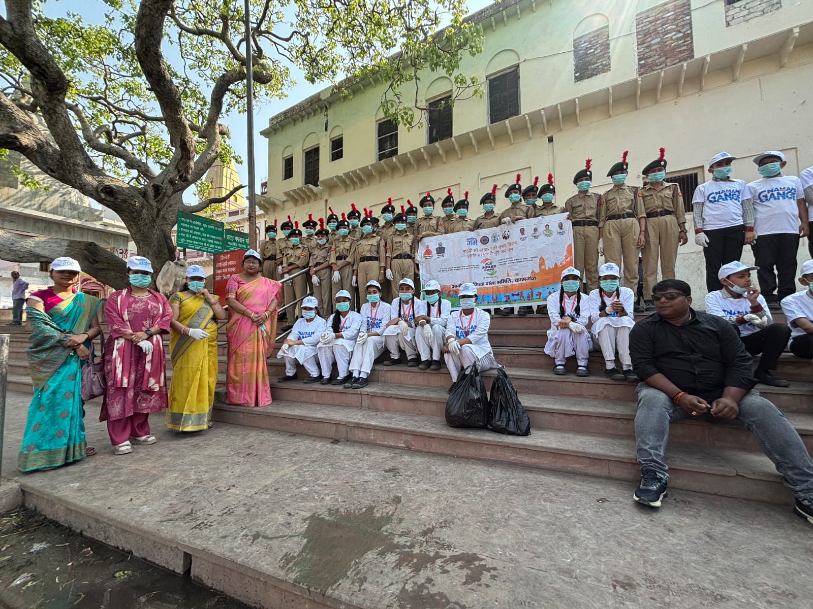 सोरों घाट पर गूंजा स्वच्छता का संदेश: गंगा स्वच्छता पखवाड़ा में रैली, श्रमदान और नुक्कड़ नाटक से किया जनजागरण”