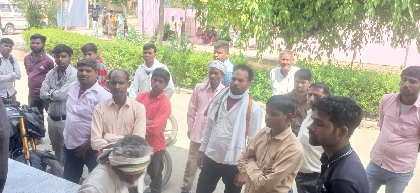 KASGANJ:गुमशुदगी के दो दिन बाद मिला किशोरी का शव,पानी भरे गड्ढे में तैरती मिली लाश,गांव में सनसनी