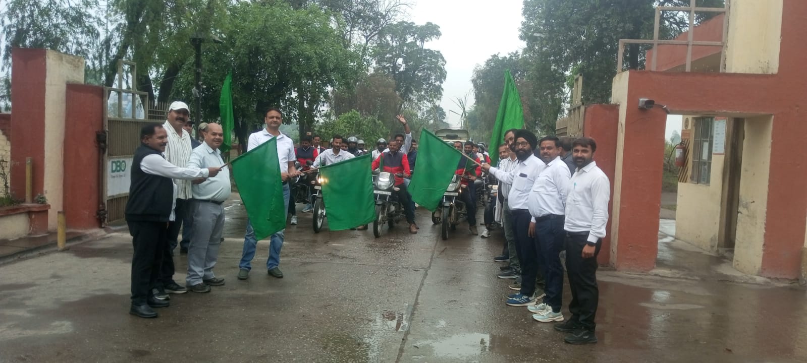 Bareilly News : मीरगंज में धामपुर बायो ऑर्गेनिक्स की जागरूकता रैली: बसंतकालीन गन्ना बुवाई को लेकर किसानों को किया प्रेरित