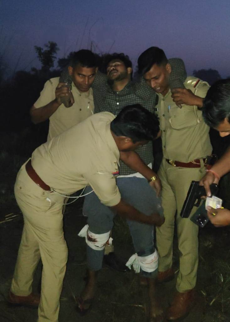 Bareilly News : बरेली में तड़के पुलिस मुठभेड़: 25 हजार का इनामी गौकशी आरोपी कामिल उर्फ नक्ता गिरफ्तार; जवाबी फायरिंग में दोनों पैरों में लगी गोली