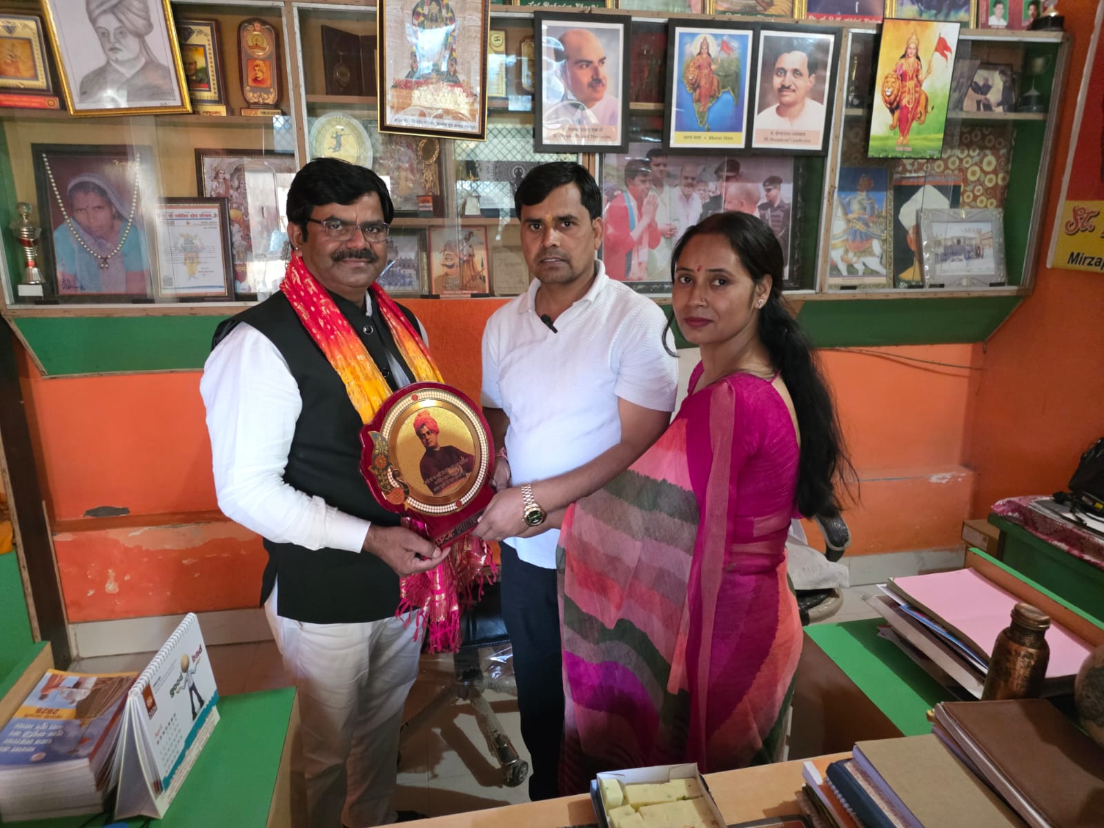 KASGANJ NEWS कासगंज में समाजसेवी धीरेंद्र तोमर का अनूठा आयोजन, 500 से अधिक कन्याओं का पूजन व भोज