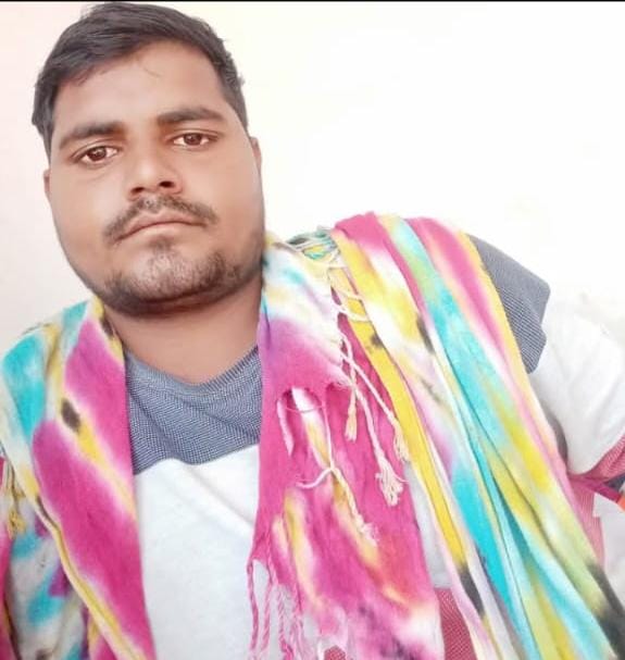 KASGANJ:तेज रफ्तार ट्रोले ने छीनी जिंदगी, बाइक सवार युवक की दर्दनाक मौत, परिवार में कोहराम