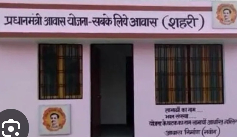 KASGANJ NEWS बिलराम नगर पंचायत ईओ का नया फरमान,  आवास योजना लाभार्थियों से 5 हजार की वसूली का आरोप, पंचायत अध्यक्ष के पति बोले अवैध की जा रही वसूली