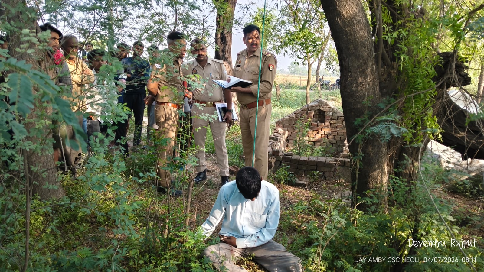  KASGANJ NEWS कासगंज: कब्रिस्तान में फंदे से लटका मिला युवक का शव, आत्महत्या या हत्या—जांच में जुटी पुलिस