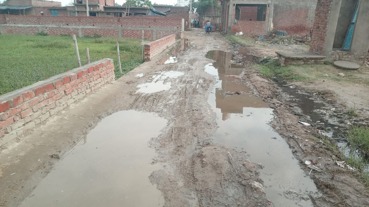 Badaun News : सराय पिपरिया: विकास से वंचित गांव, बदहाल हालात