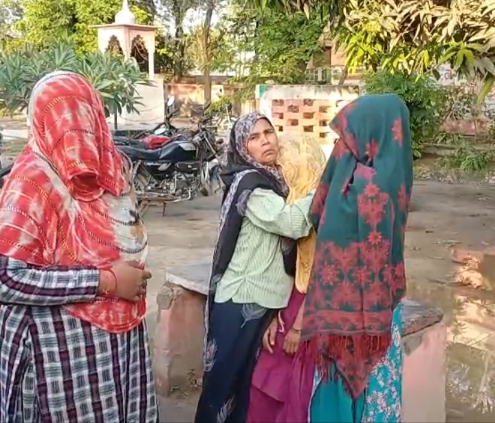 Bareilly News : मीरगंज में भीषण सड़क हादसा: आमने-सामने भिड़ीं दो बाइकें, युवक की मौत से मचा कोहराम