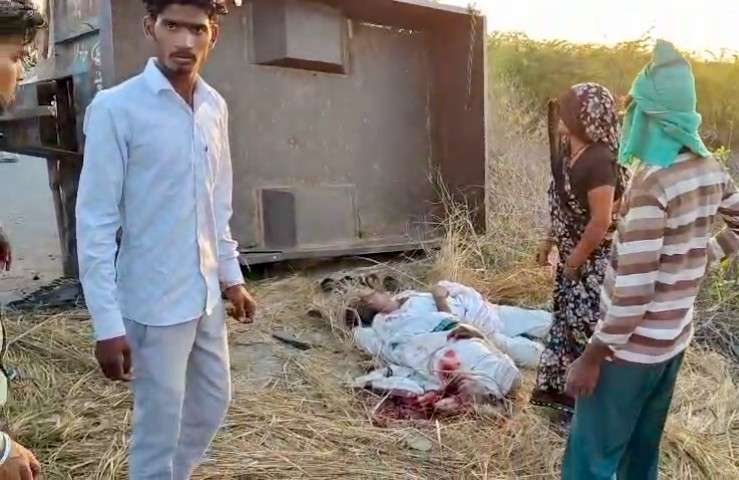 KASGANJ :“अंत्येष्टि में शोक व्यक्त करने गए थे… क्या पता था खुद भी न लौटेंगे घर, ट्रैक्टर-ट्रॉली पलटने से तीन की मौत, तीन घायल”