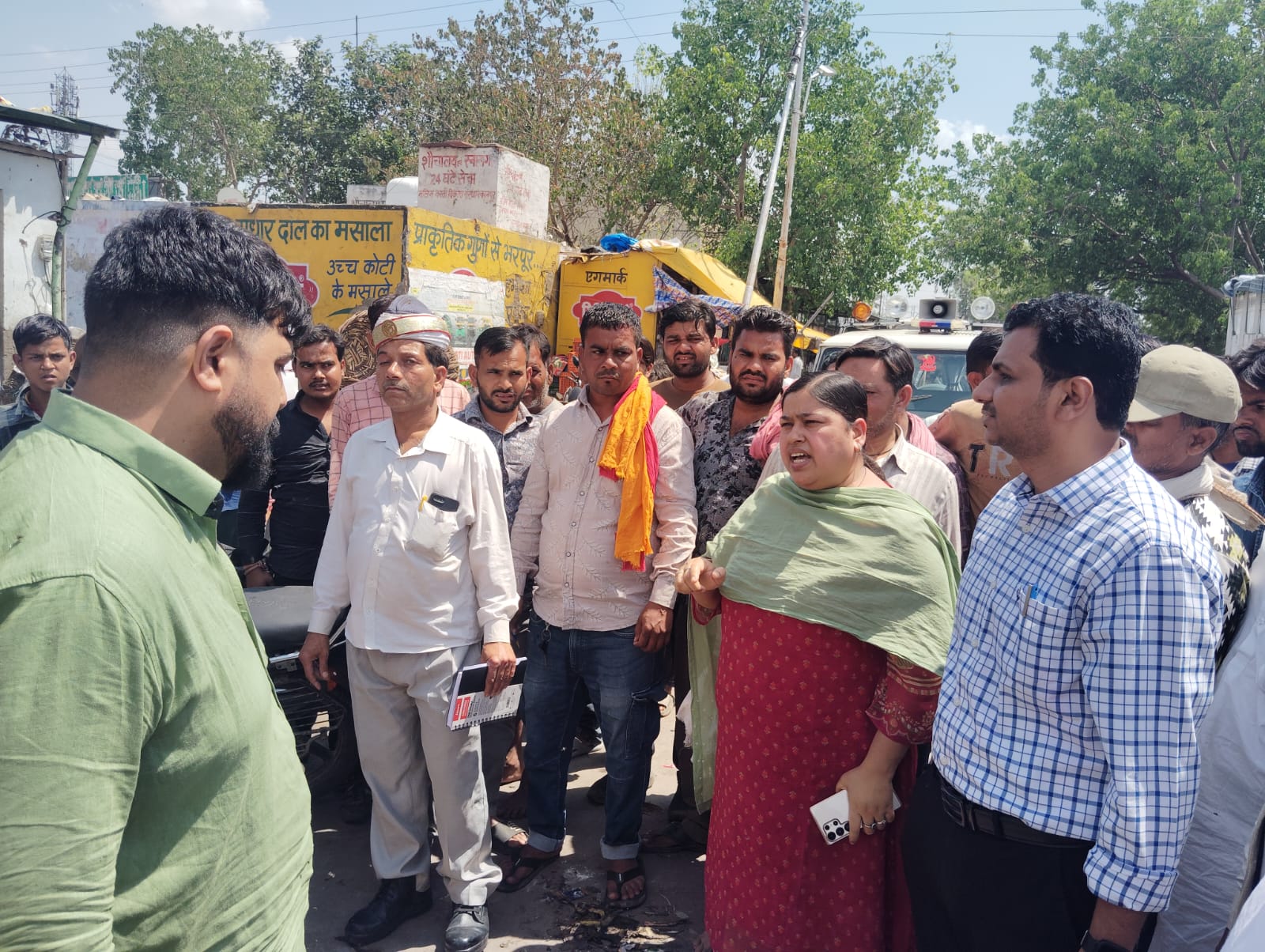 मथुरा मंडी में गेहूं खरीद बढ़ाने और व्यवस्थाएं दुरुस्त करने के निर्देश