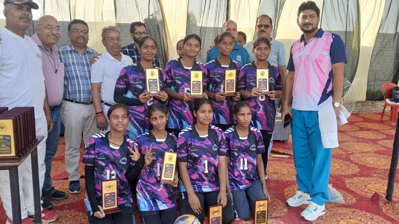 गंजडुंडवारा क्यू एच इंटर कॉलेज की बेटियों ने किया कमाल: खेलो इंडिया लीग में बनी वॉलीबॉल चैंपियन