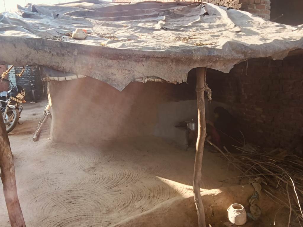 Bareilly News : प्रधान पर रिश्वत लेकर आवास न दिलाने का आरोप, पीड़िता ने मुख्यमंत्री से लगाई गुहार