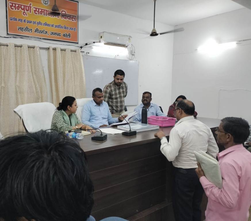 Bareilly News : सम्पूर्ण समाधान दिवस में कमिश्नर की औचक एंट्री, पांच अधिकारी गैरहाजिर मिलने पर नोटिस जारी