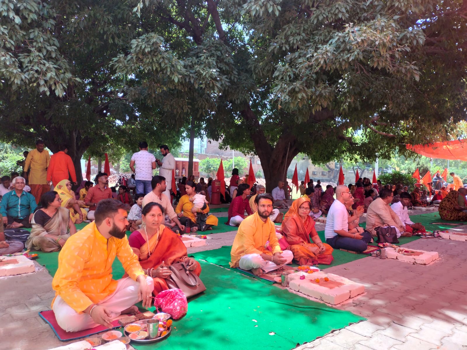 KASGANJ NEWS अक्षय तृतीया पर सोरों में 51 बटुकों का उपनयन संस्कार, वैदिक मंत्रों से गूंजा परिसर