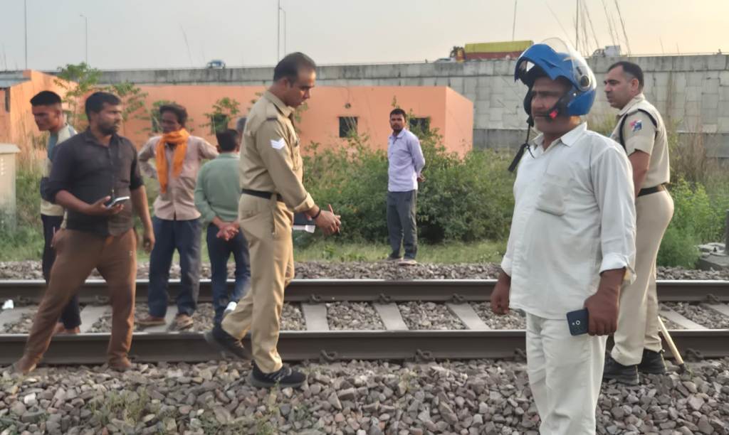 Bareilly News : मीरगंज में मालगाड़ी की चपेट में आकर अज्ञात महिला की मौत, शिनाख्त में जुटी पुलिस