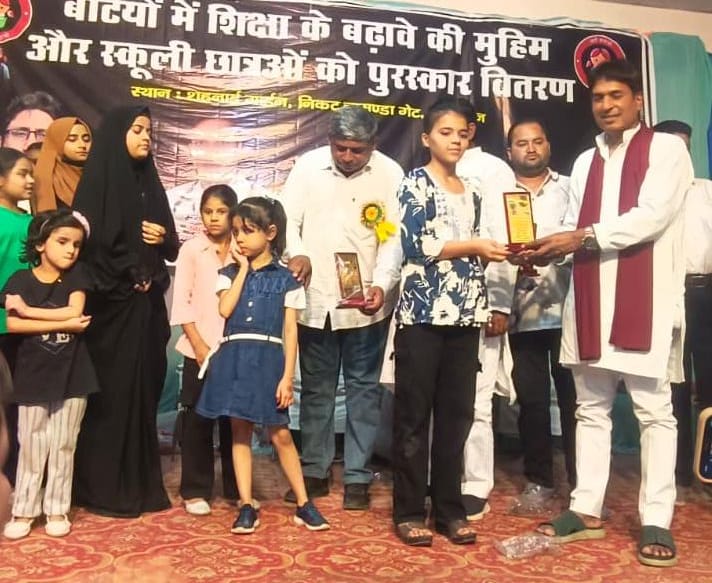 KASGANJ NEWS कासगंज में “बेटी पढ़ाओ अभियान” के तहत प्रेरक कार्यक्रम, मेधावी छात्राओं का सम्मान