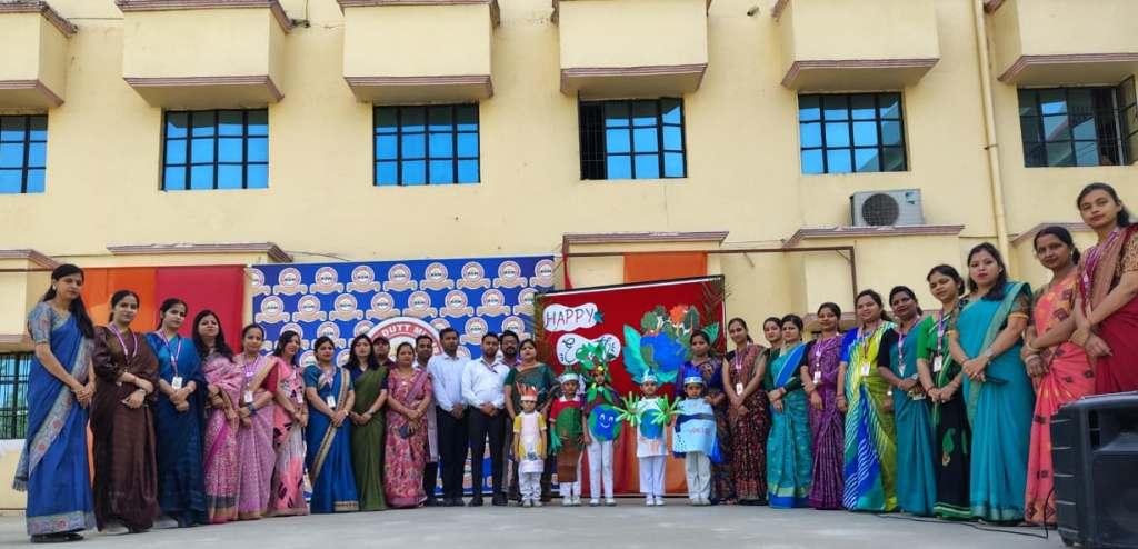 Bareilly News : मीरगंज के बीडीएम पब्लिक स्कूल में धूमधाम से मनाया गया Earth Day, छात्रों ने दिया पर्यावरण संरक्षण का संदेश