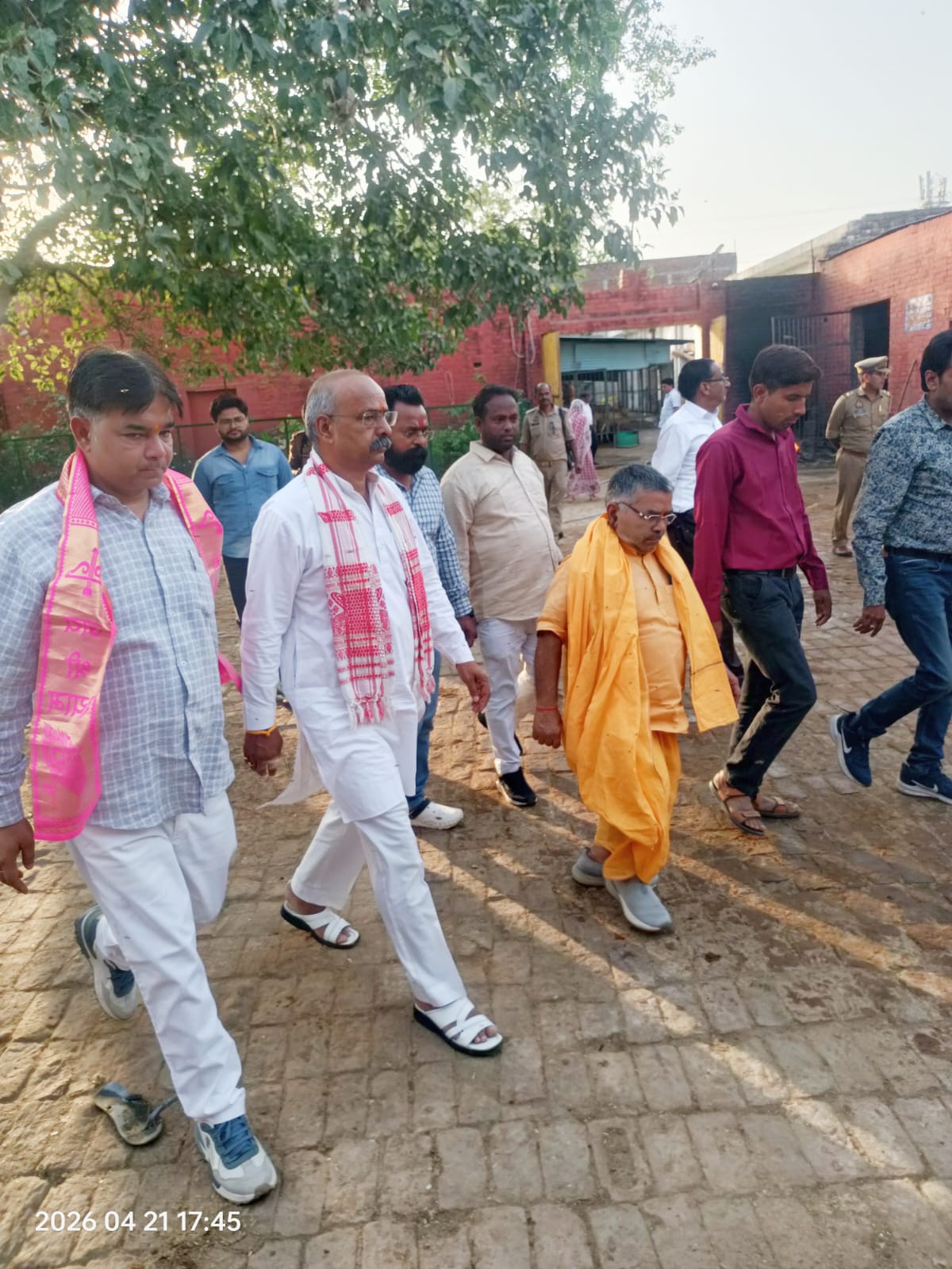KASGANJ :गो सेवा आयोग सदस्य ने परखी गौशालाओं की व्यवस्थाएं, बोले- गौवंशों की देखभाल में न हो लापरवाही