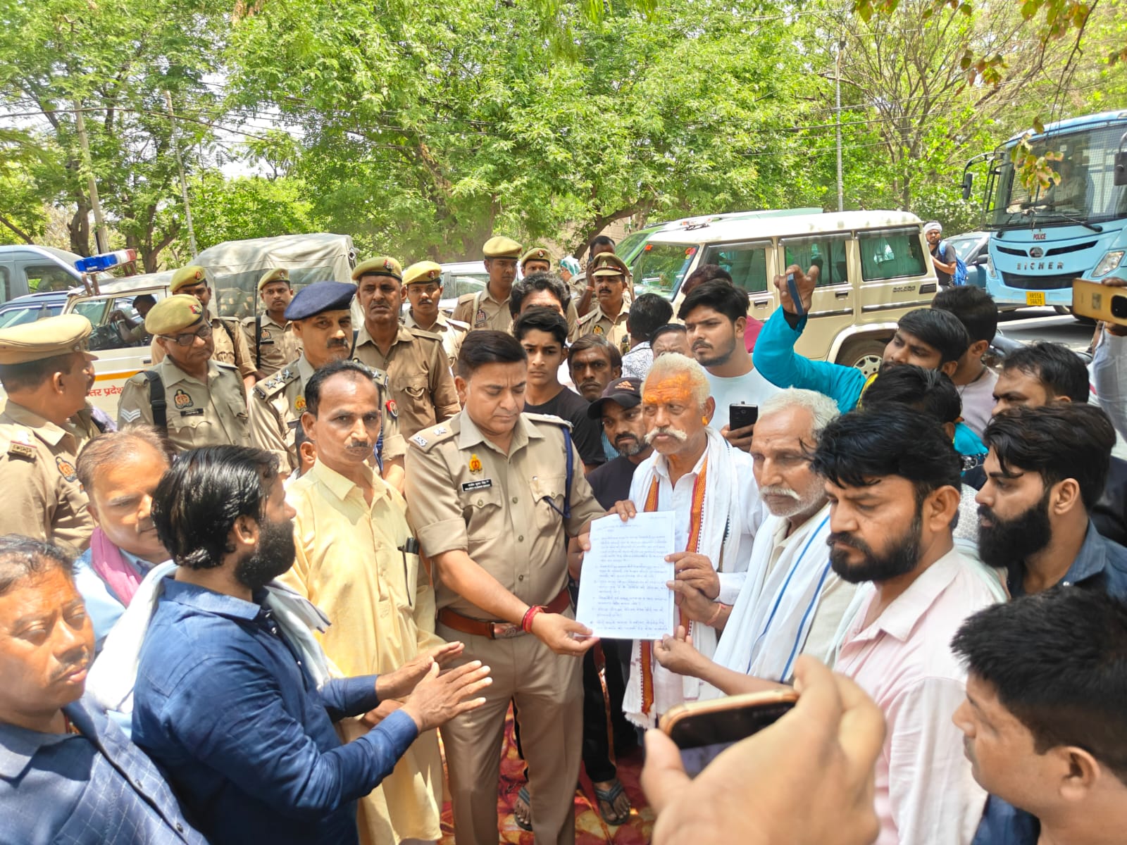 मथुरा में सैनी समाज का उबाल, जानलेवा हमले पर SP सिटी को घेरा