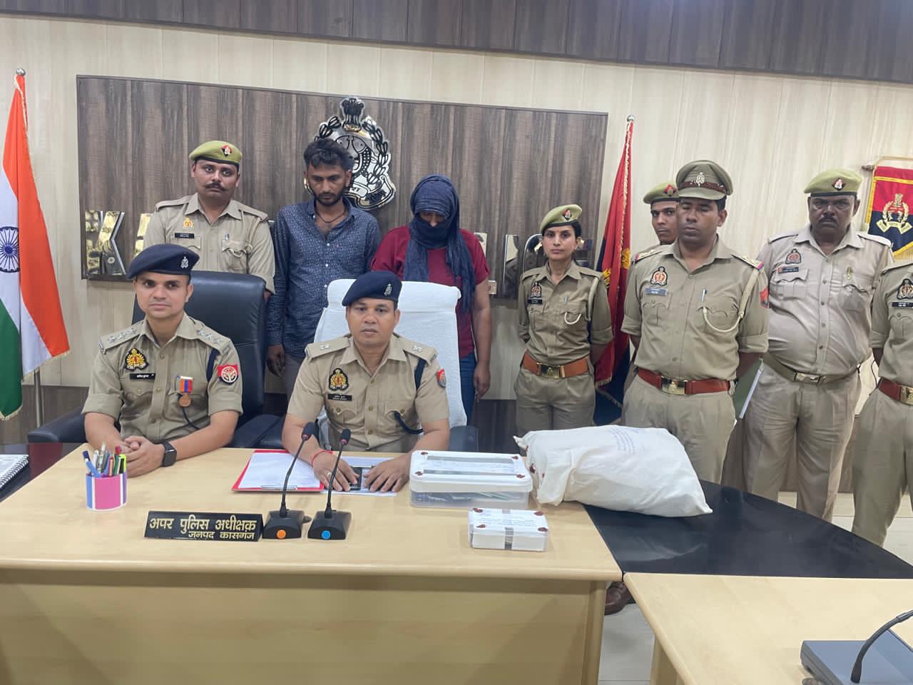 KASGANJ: डिजिटल अरेस्ट कर 31 लाख की साइबर ठगी मामले का खुलासा, राजस्थान के दो शातिर गिरफ्तार CBI, NIA अधिकारी बनकर बुजुर्ग को 7 दिन तक रखा था ‘डिजिटल अरेस्ट’...जाने क्या था पूरा मामला